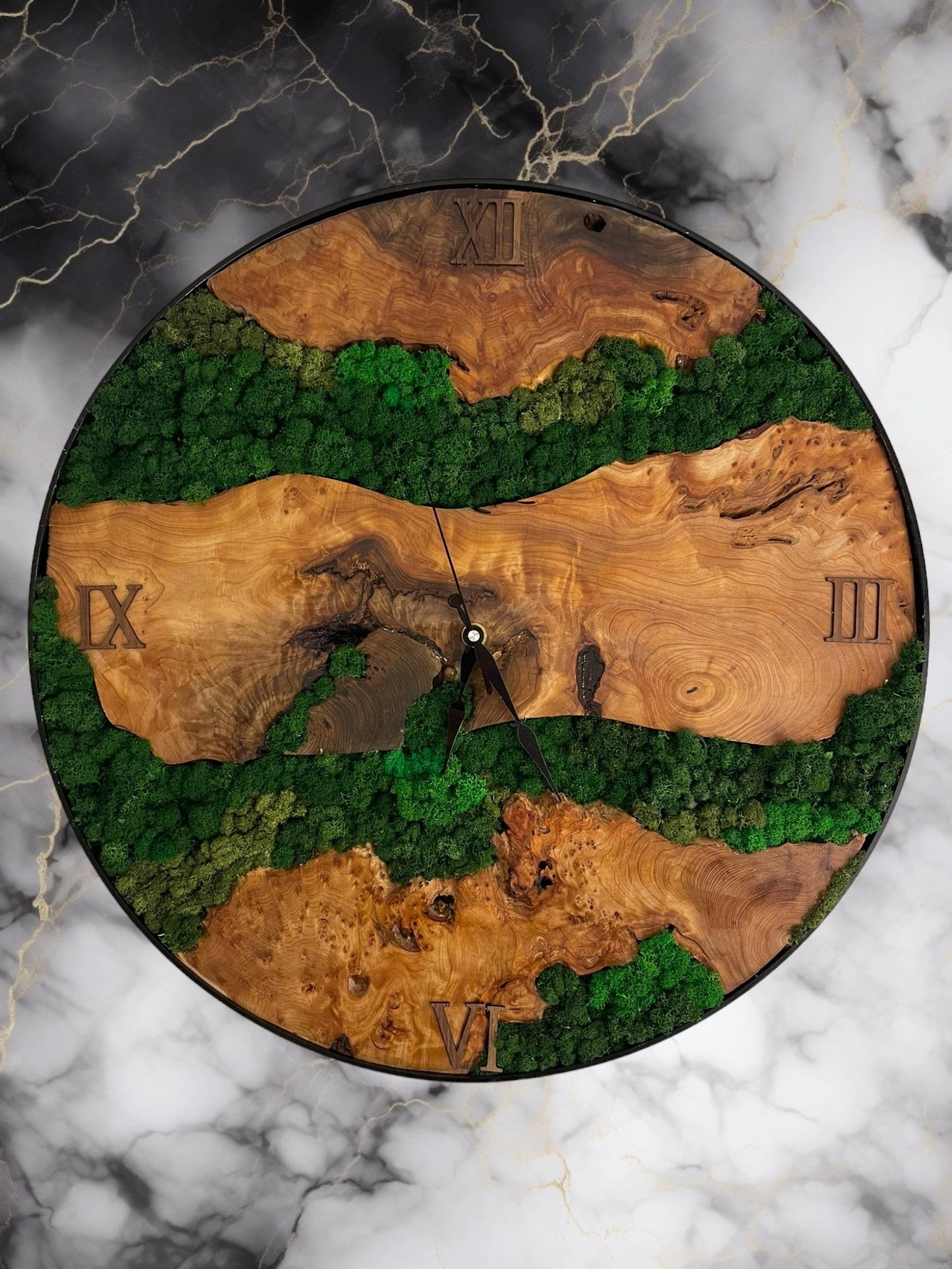 Nature's Chronograph - Handgefertigte Wanduhr mit Island-Moos-letto-design.com