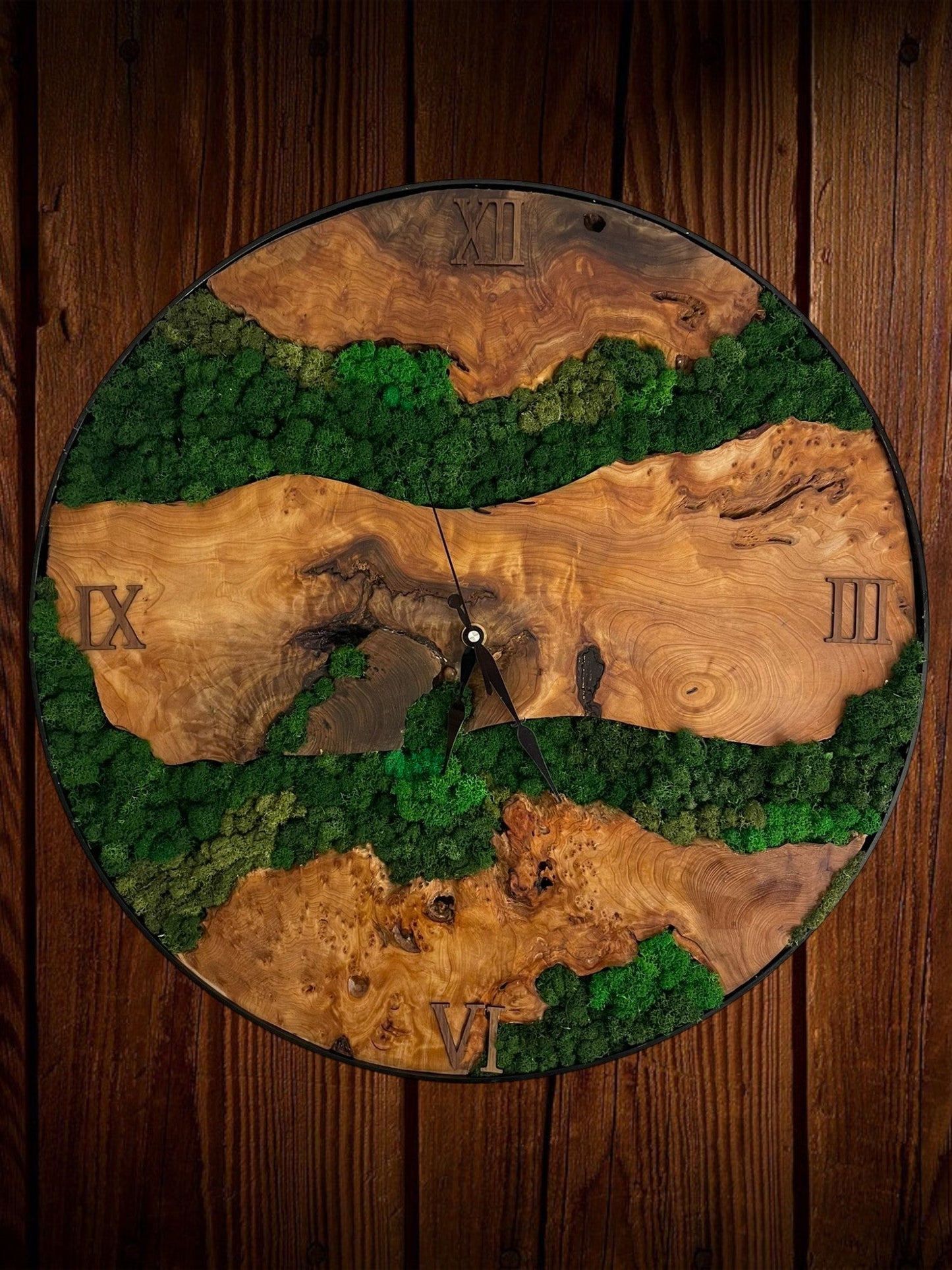 Nature's Chronograph - Handgefertigte Wanduhr mit Island-Moos-letto-design.com