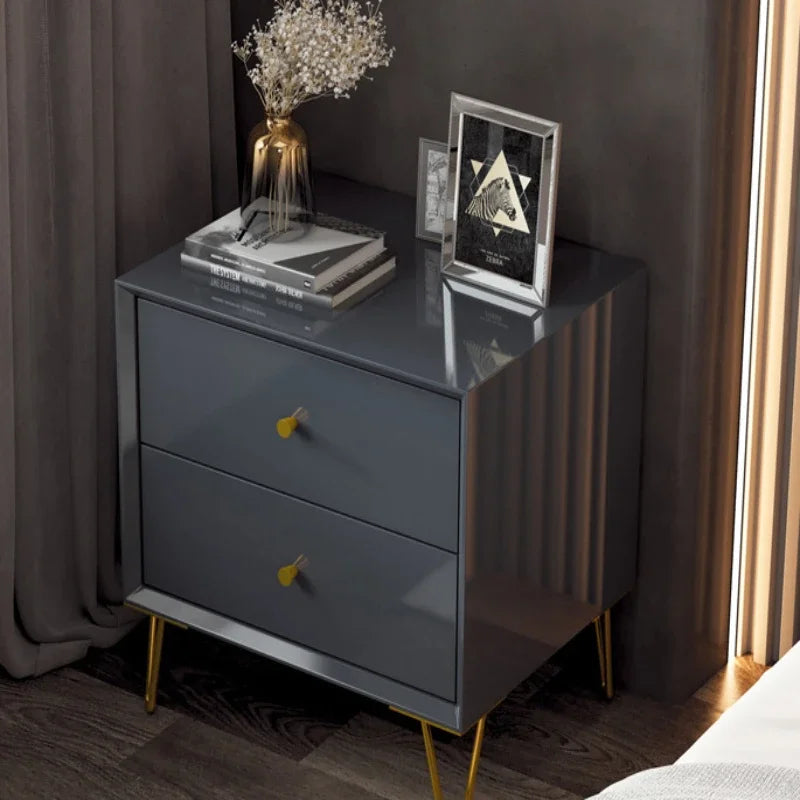 Stilvoller Nachttisch aus Edelstahl mit luxuriöser Ästhetik-letto-design.com