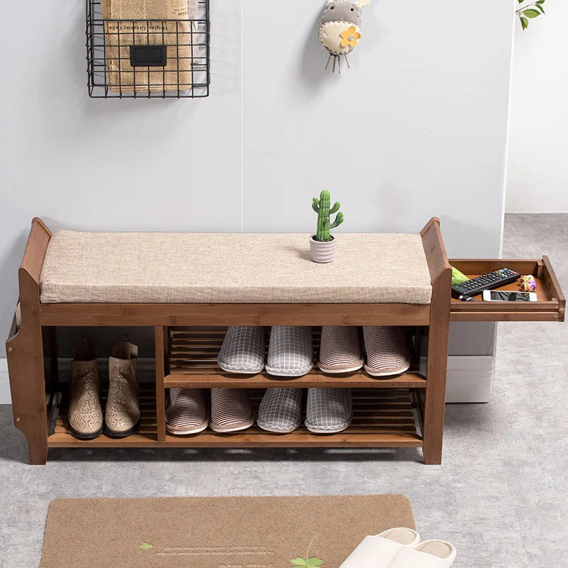 Praktische Schuhbank aus Holz mit Sitzpolster und Stauraum-letto-design.com