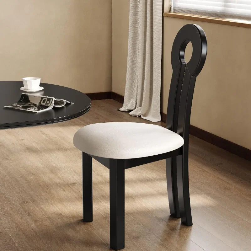 Eleganter Ringrücken-Stuhl für stilvolle Wohnräume-letto-design.com