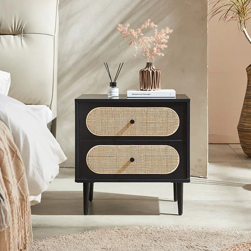 Rustikaler Nachttisch mit Rattanfronten und modernem Design-letto-design.com