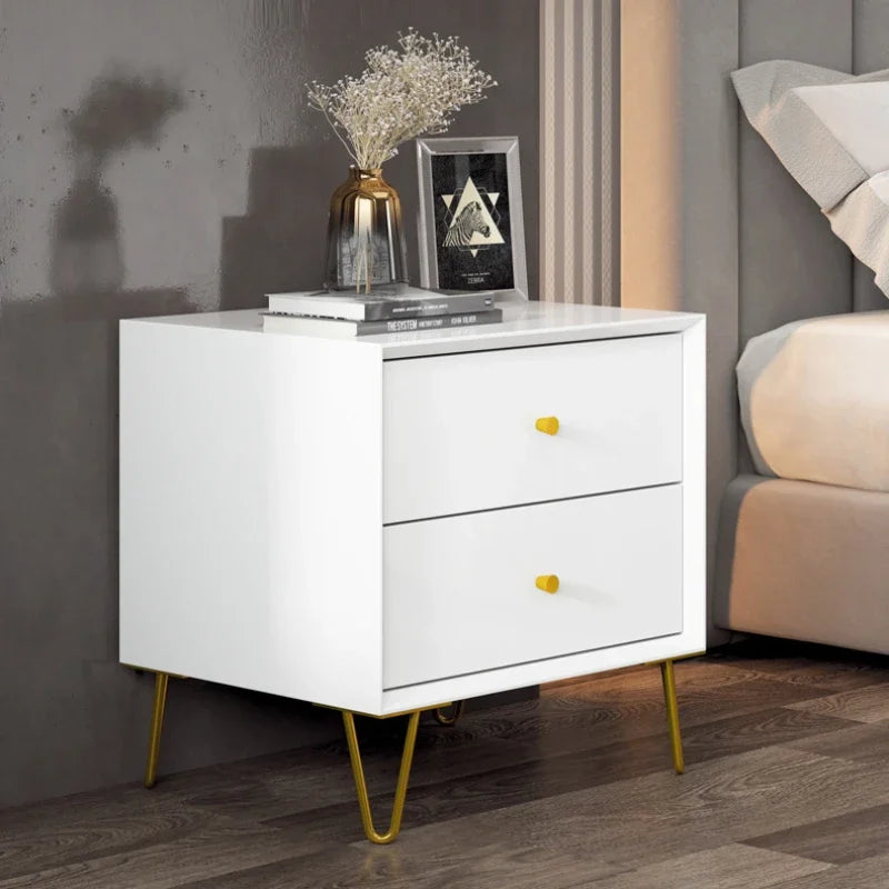 Stilvoller Nachttisch aus Edelstahl mit luxuriöser Ästhetik-letto-design.com
