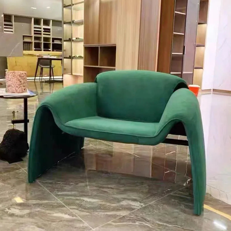 Poltrona Moderna Italia - Stilvoller Akzentstuhl für Ihr Zuhause-letto-design.com