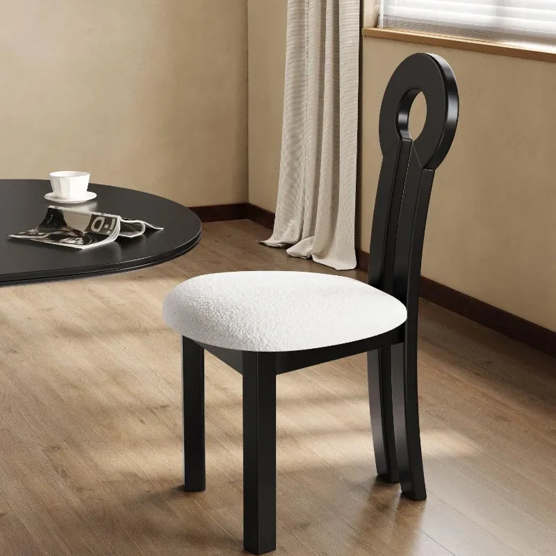 Eleganter Ringrücken-Stuhl für stilvolle Wohnräume-letto-design.com