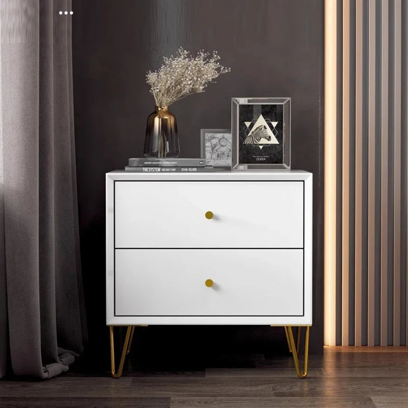 Stilvoller Nachttisch aus Edelstahl mit luxuriöser Ästhetik-letto-design.com