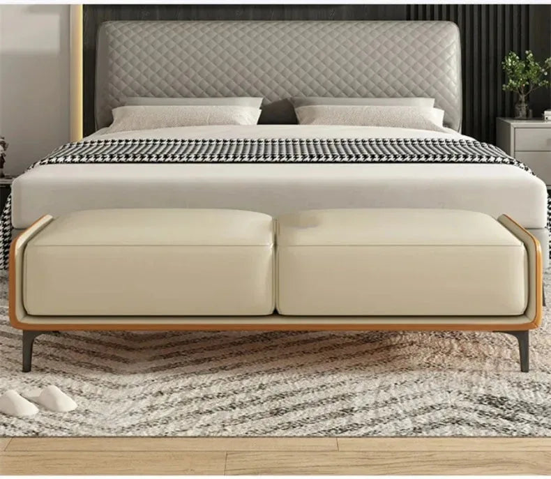 Elegante Sitzbank mit Lederbezug und minimalistischem Design-letto-design.com