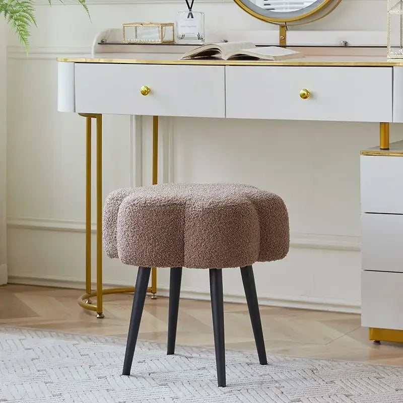 Eleganza Sgabello – Ihr stilvoller Hocker für jedes Zuhause-letto-design.com