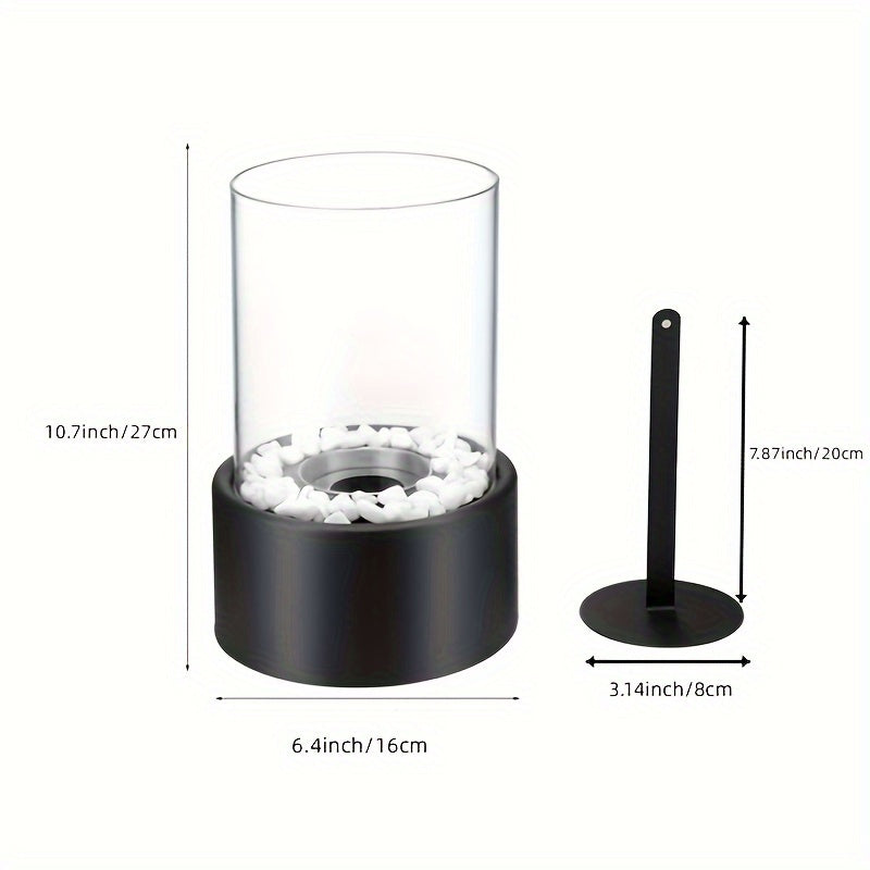 Eine moderne 'Fiammata Tavola' Tisch-Feuerstelle mit Bioethanol-Flamme, eingefasst in klarem Glas, auf einem eleganten dunklen Sockel präsentiert.